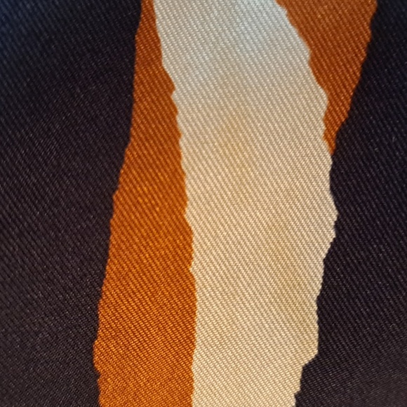 Ann Taylor size OS 25 x 25 100% silk navy blue brown and white scarf - Picture 5 of 5